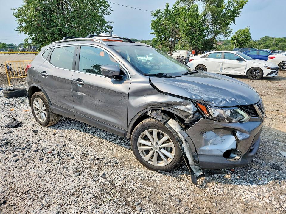 60898996 :رقم المزاد ، JN1BJ1CR1JW265761 vin ، 2018 Nissan Rogue Sport مزاد بيع