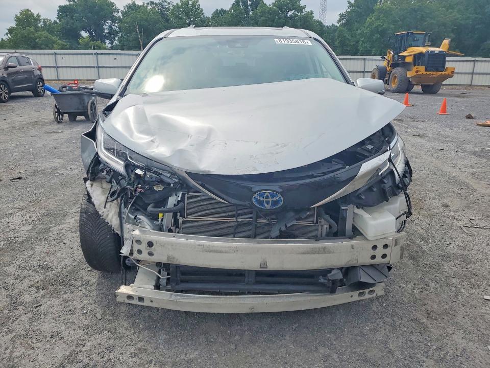 61935816 :رقم المزاد ، 5TDZSKFC9MS005148 vin ، 2021 Toyota Sienna مزاد بيع
