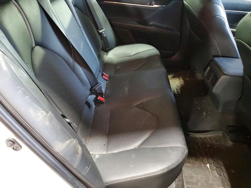 62817426 :رقم المزاد ، 4T1B61HK4JU061425 vin ، 2018 Toyota Camry مزاد بيع