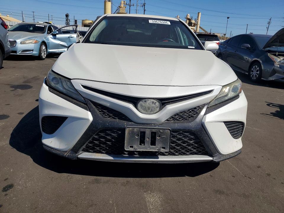 59676506 :رقم المزاد ، 4T1B61HK6KU796845 vin ، 2019 Toyota Camry مزاد بيع