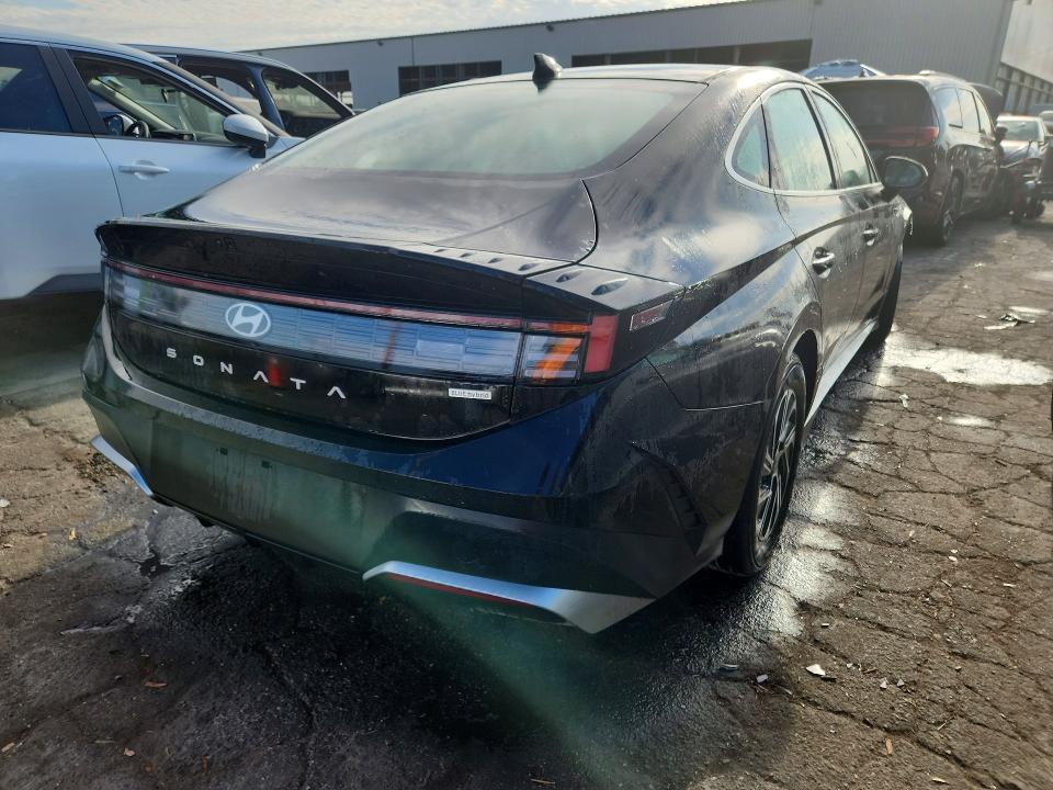 2026 Hyundai Sonata Hybrid მანქანა იყიდება აუქციონზე, vin: KMHL24JJ2TA143418, აუქციონის ნომერი: 61297586