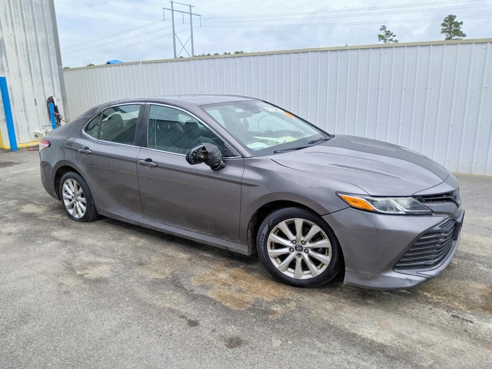 58064226 :رقم المزاد ، 4T1C11AK6LU884647 vin ، 2020 Toyota Camry مزاد بيع