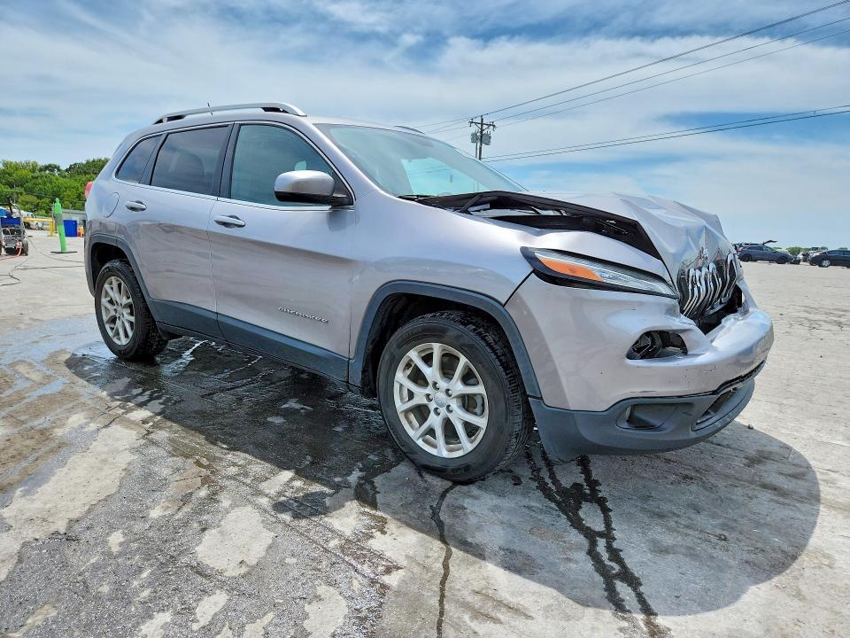 63562796 :رقم المزاد ، 1C4PJLCB3JD596841 vin ، 2018 Jeep Cherokee مزاد بيع