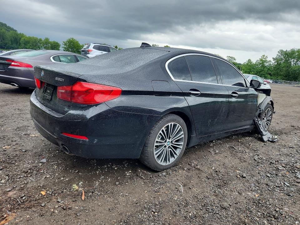 60693096 :رقم المزاد ، WBAJA7C51JWA72440 vin ، 2018 Bmw 530 مزاد بيع