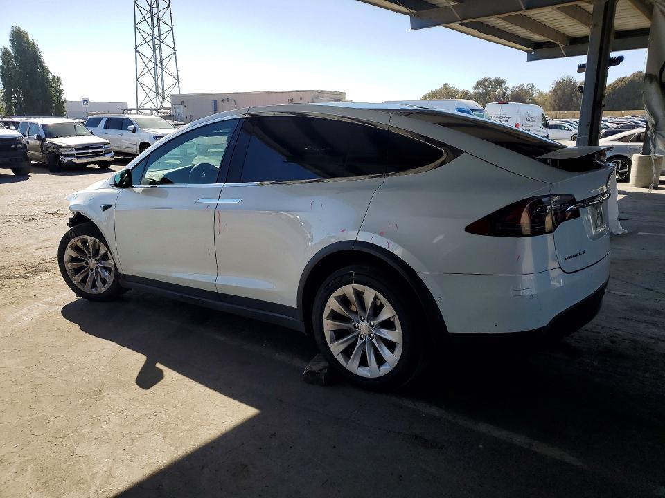 2018 Tesla Model X მანქანა იყიდება აუქციონზე, vin: 5YJXCAE21JF106367, აუქციონის ნომერი: 59001636