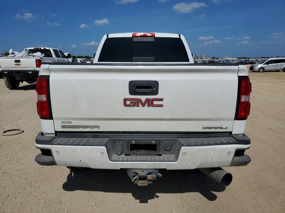 63497666 :رقم المزاد ، 1GT12UEY3JF251808 vin ، 2018 Gmc Sierra مزاد بيع