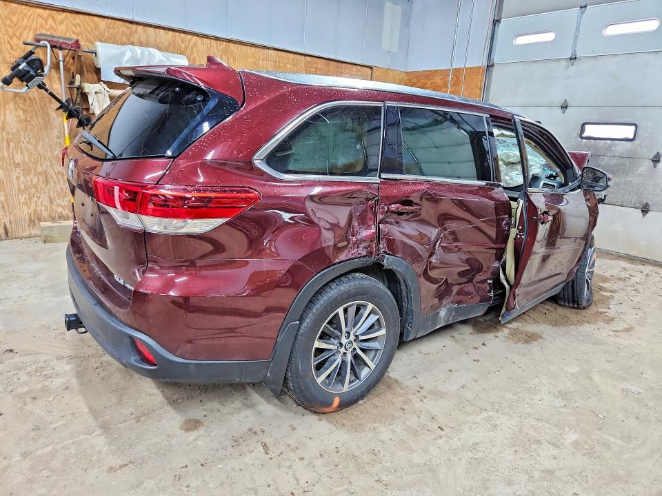60402266 :رقم المزاد ، 5TDJZRFH3KS724681 vin ، 2019 Toyota Highlander مزاد بيع