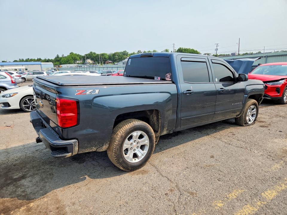 61076366 :رقم المزاد ، 3GCUKRECXJG226675 vin ، 2018 Chevrolet Silverado مزاد بيع