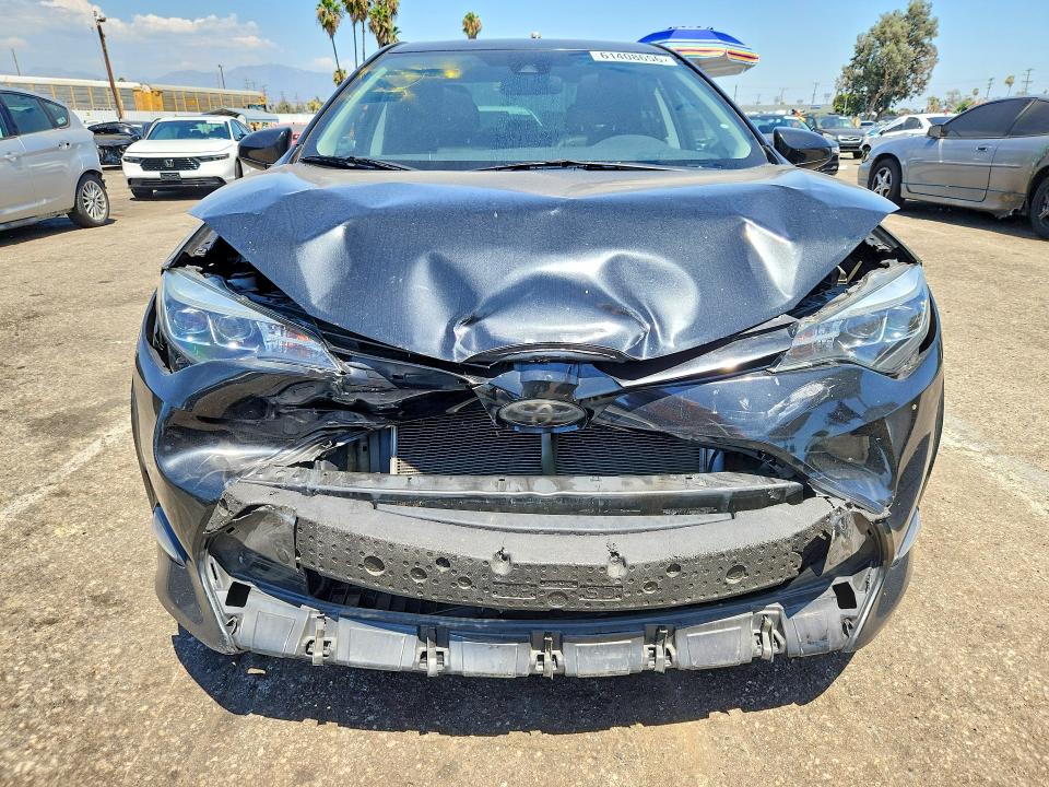 61408656 :رقم المزاد ، 5YFBURHEXJP811457 vin ، 2018 Toyota Corolla مزاد بيع