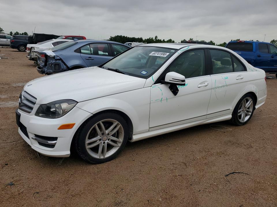 2013 Mercedes-benz C მანქანა იყიდება აუქციონზე, vin: WDDGF4HB6DA825346, აუქციონის ნომერი: 60741996