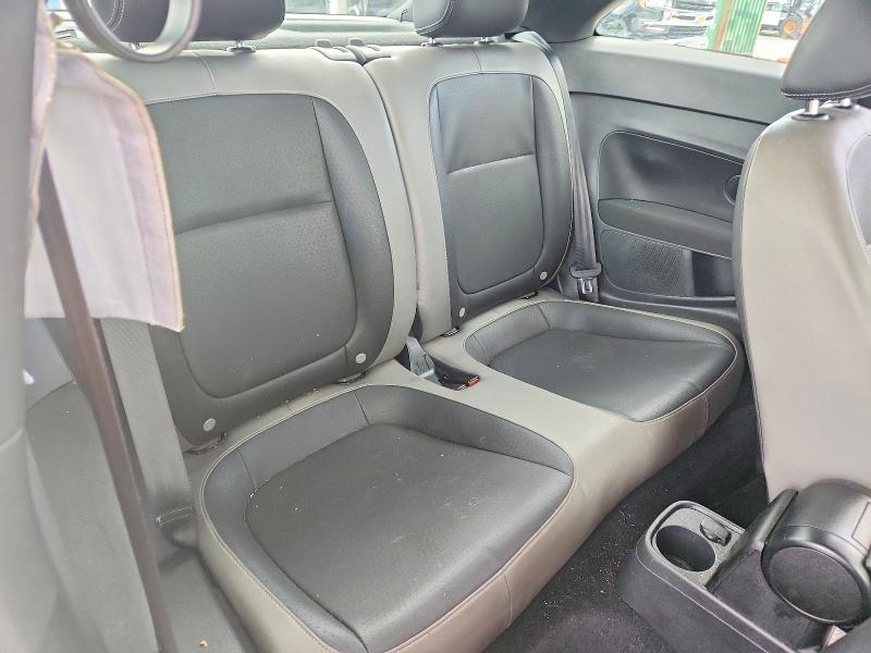 61806176 :رقم المزاد ، 3VWF17AT8FM648410 vin ، 2015 Volkswagen Beetle مزاد بيع