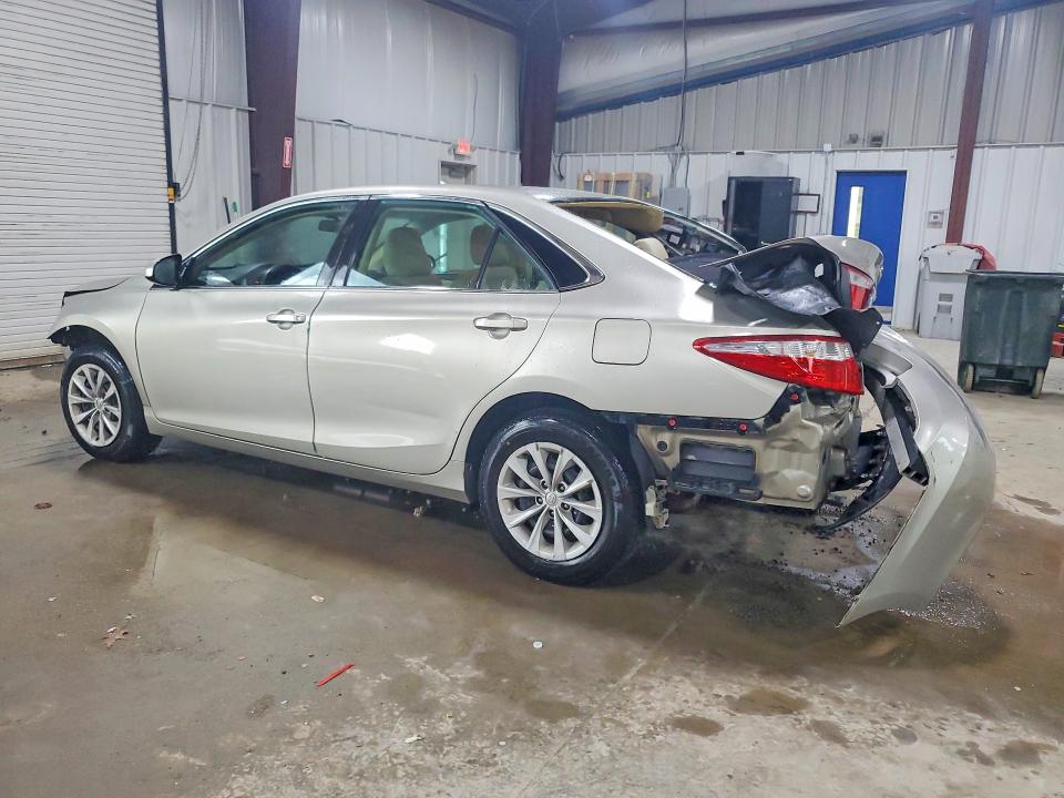 62253076 :رقم المزاد ، 4T4BF1FK7FR468462 vin ، 2015 Toyota Camry مزاد بيع