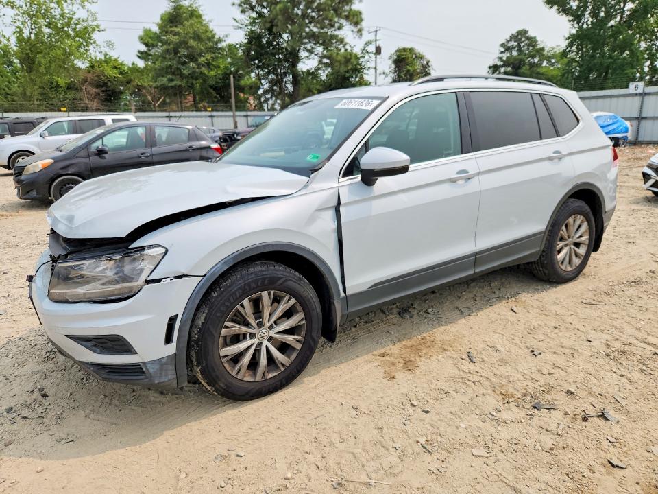 60611626 :رقم المزاد ، 3VV3B7AX6KM041455 vin ، 2019 Volkswagen Tiguan مزاد بيع
