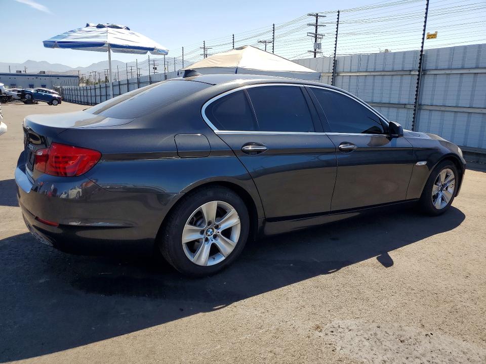 61291176 :رقم المزاد ، WBAFR1C5XBC744491 vin ، 2011 Bmw 528 مزاد بيع