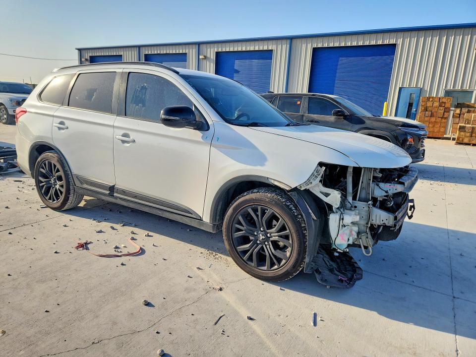 Продаж на аукціоні авто 2018 Mitsubishi Outlander, vin: JA4AD3A33JZ050532, номер лоту: 61969846