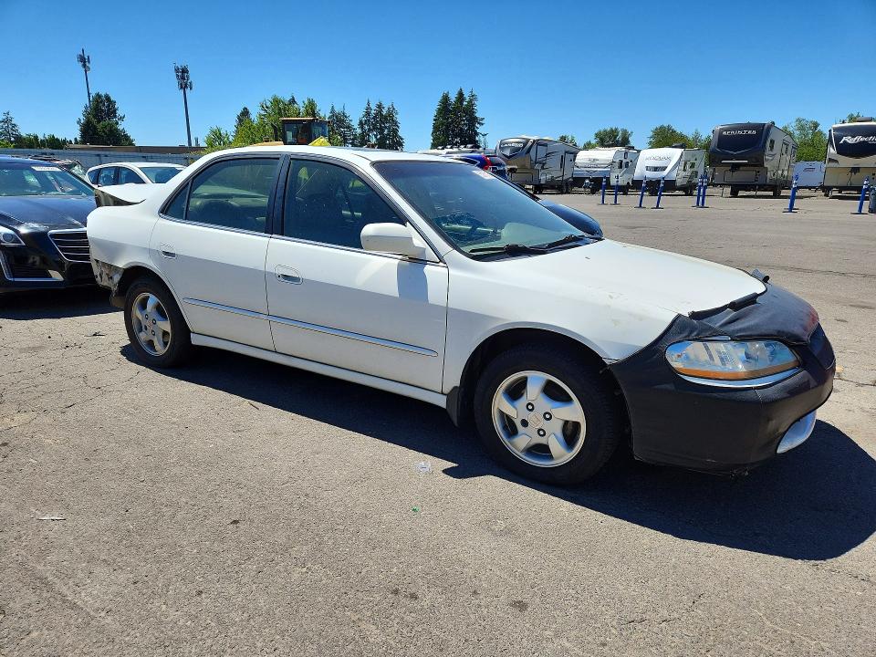 1998 Honda Accord მანქანა იყიდება აუქციონზე, vin: 1HGCG5652WA130486, აუქციონის ნომერი: 85975155