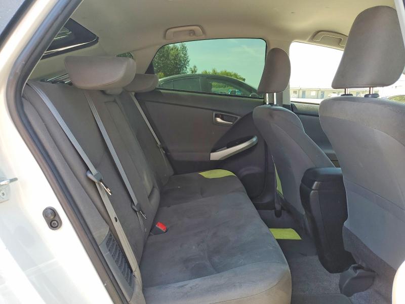 61244066 :رقم المزاد ، JTDKN3DP8F3068802 vin ، 2015 Toyota Prius Plug-in Hybrid مزاد بيع