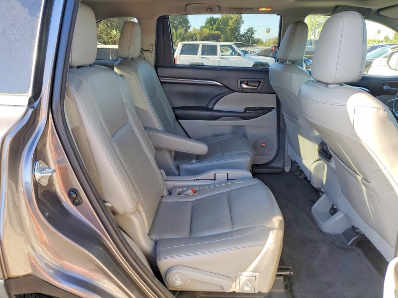 61032756 :رقم المزاد ، 5TDYKRFH5FS054138 vin ، 2015 Toyota Highlander مزاد بيع