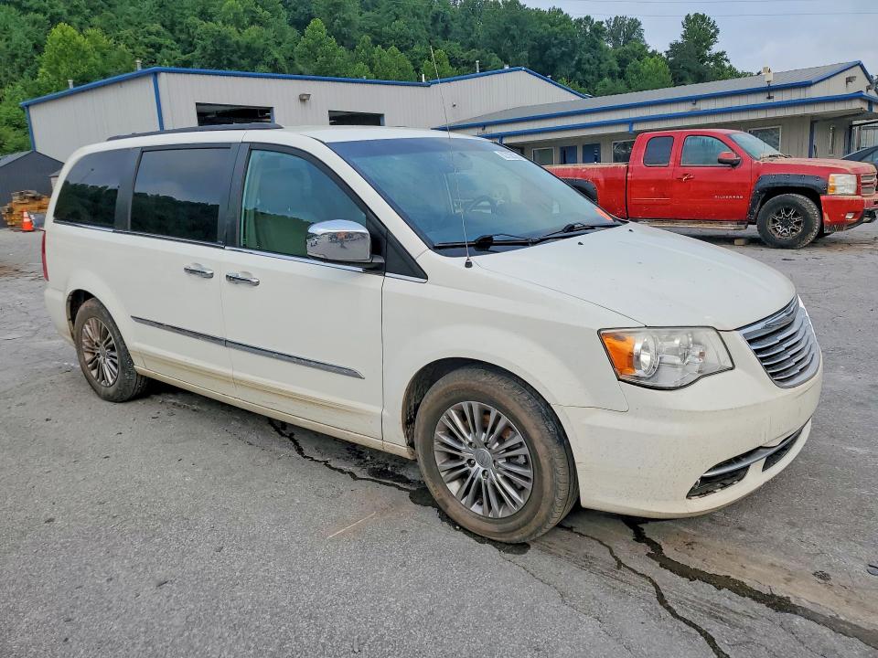 62702036 :رقم المزاد ، 2C4RC1CG8DR531441 vin ، 2013 Chrysler Town & Country مزاد بيع