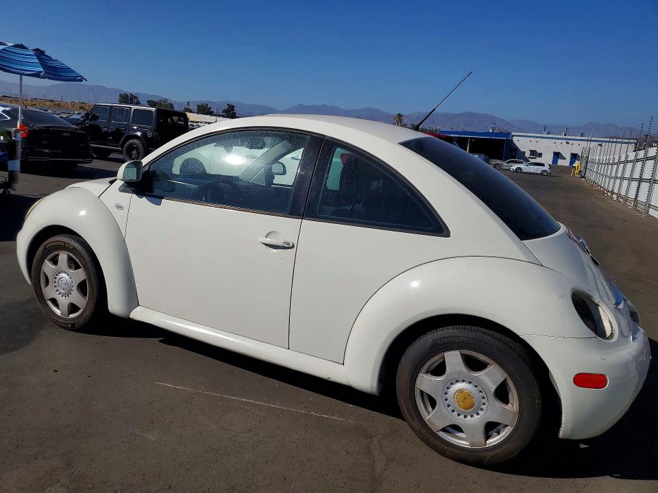 2000 Volkswagen New Beetle მანქანა იყიდება აუქციონზე, vin: 3VWBA21C0YM468018, აუქციონის ნომერი: 60621046