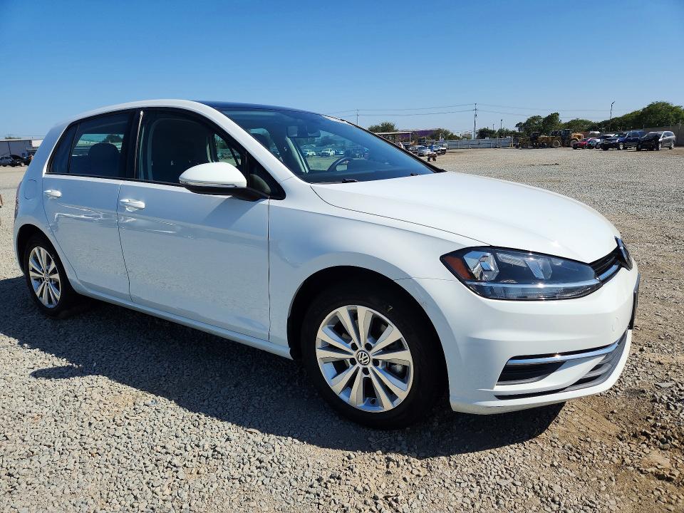 61100906 :رقم المزاد ، 3VWG57AU6MM005018 vin ، 2021 Volkswagen Golf مزاد بيع