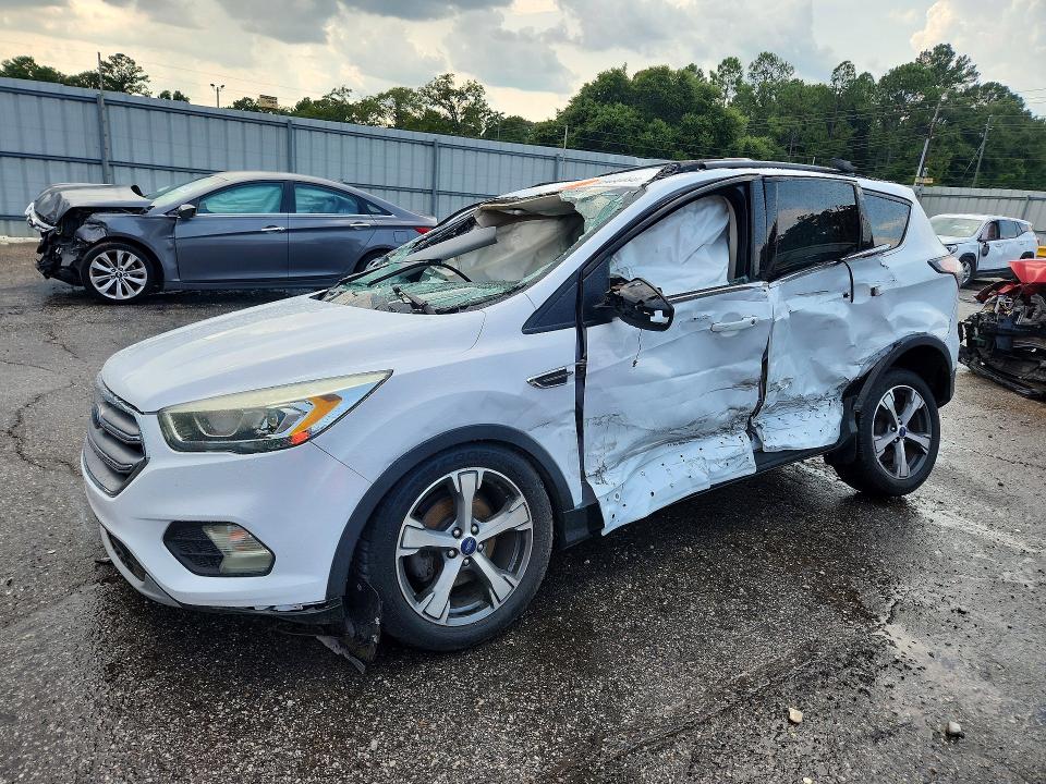 Auction sale of the 2017 Ford Escape, vin: 1FMCU0GD0HUB26479, lot number: 62490696