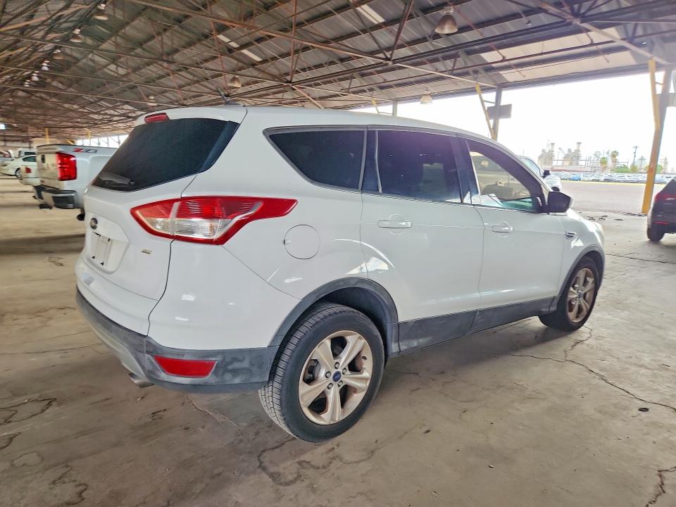 62070636 :رقم المزاد ، 1FMCU0G71FUA92673 vin ، 2015 Ford Escape مزاد بيع