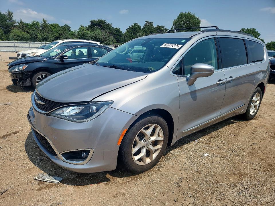 62926346 :رقم المزاد ، 2C4RC1BG9HR668556 vin ، 2017 Chrysler Pacifica مزاد بيع