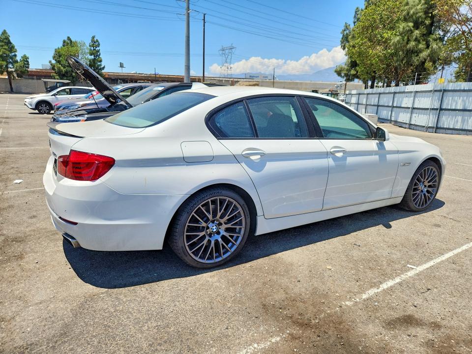 61057376 :رقم المزاد ، WBAFR9C52BC618267 vin ، 2011 Bmw 550 مزاد بيع