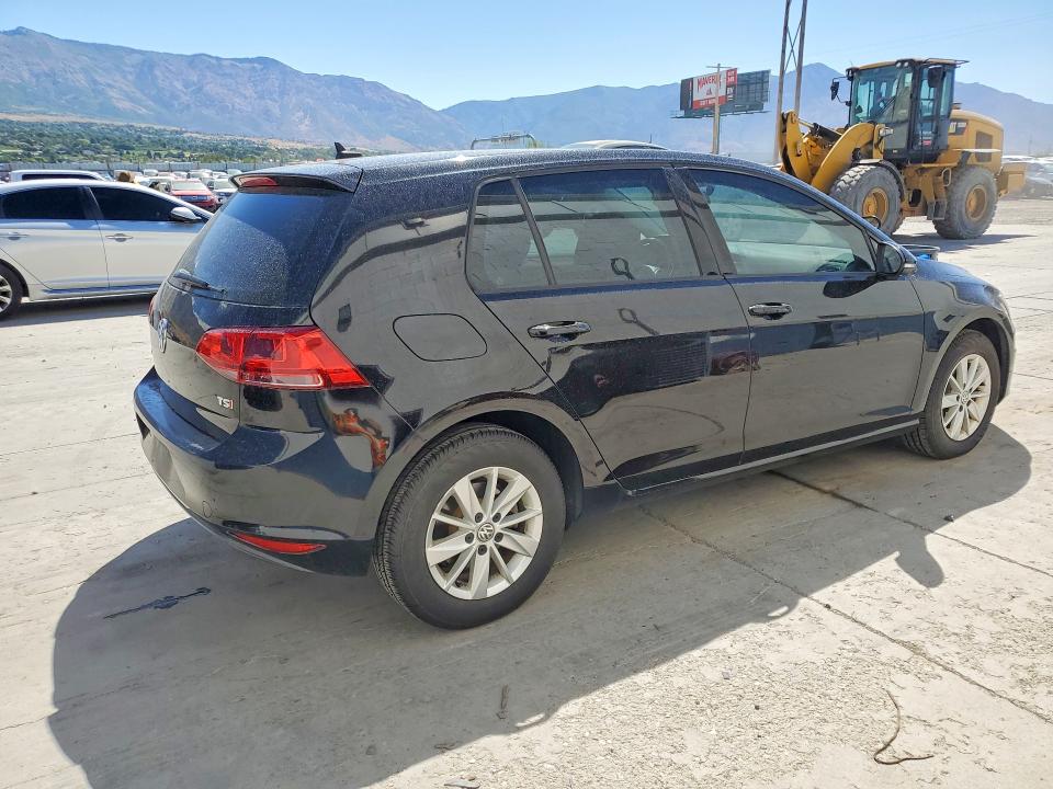 60180106 :رقم المزاد ، 3VW217AU4FM011747 vin ، 2015 Volkswagen Golf مزاد بيع