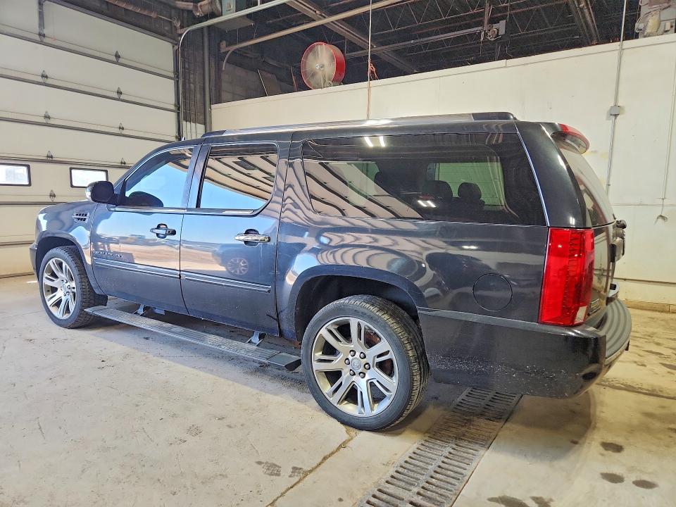 2011 Cadillac Escalade მანქანა იყიდება აუქციონზე, vin: 1GYS4KEF6BR155814, აუქციონის ნომერი: 61032006