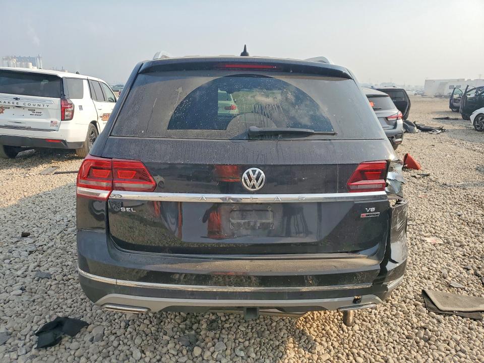 60808636 :رقم المزاد ، 1V2MR2CA6JC566783 vin ، 2018 Volkswagen Atlas مزاد بيع
