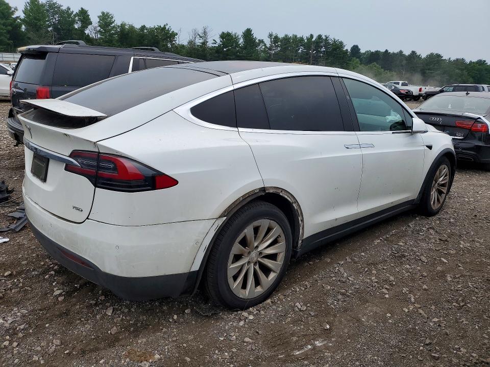 60556546 :رقم المزاد ، 5YJXCBE29GF022814 vin ، 2016 Tesla Model X مزاد بيع