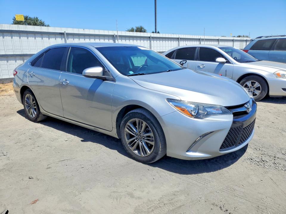 62529886 :رقم المزاد ، 4T1BF1FK2HU386295 vin ، 2017 Toyota Camry مزاد بيع