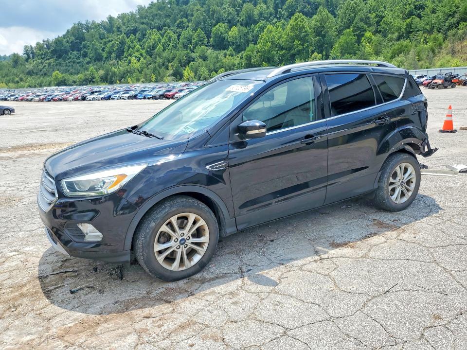62125796 :رقم المزاد ، 1FMCU9J91HUD37442 vin ، 2017 Ford Escape مزاد بيع