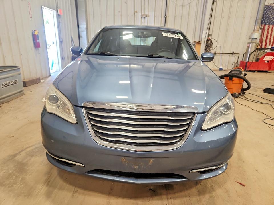 59828216 :رقم المزاد ، 1C3BC1FB5BN535950 vin ، 2011 Chrysler 200 مزاد بيع