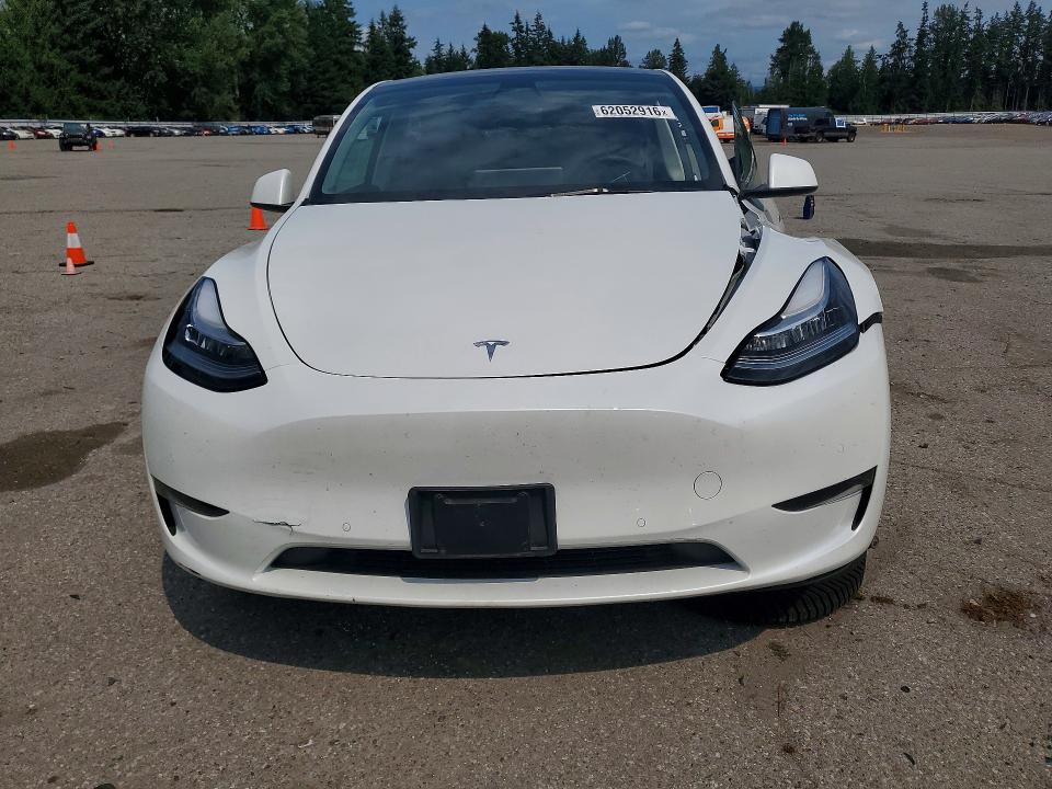 62052916 :رقم المزاد ، 7SAYGAEE5NF329894 vin ، 2022 Tesla Model Y مزاد بيع