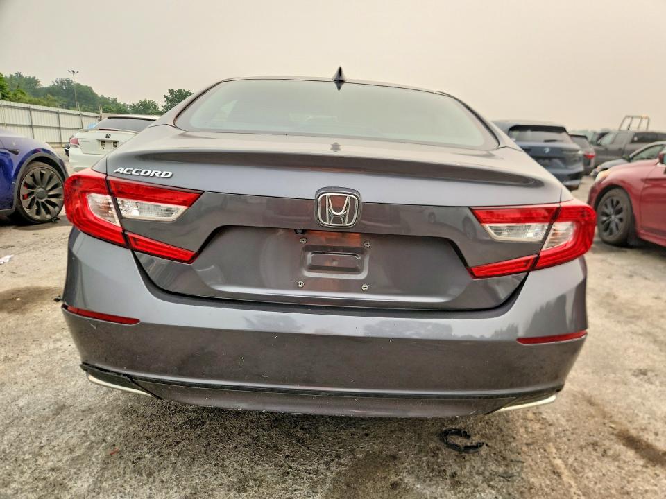 60419846 :رقم المزاد ، 1HGCV1F4XJA054031 vin ، 2018 Honda Accord مزاد بيع