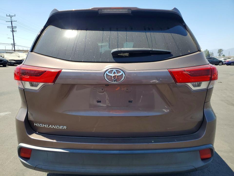 62872716 :رقم المزاد ، 5TDZARFH3JS037290 vin ، 2018 Toyota Highlander مزاد بيع