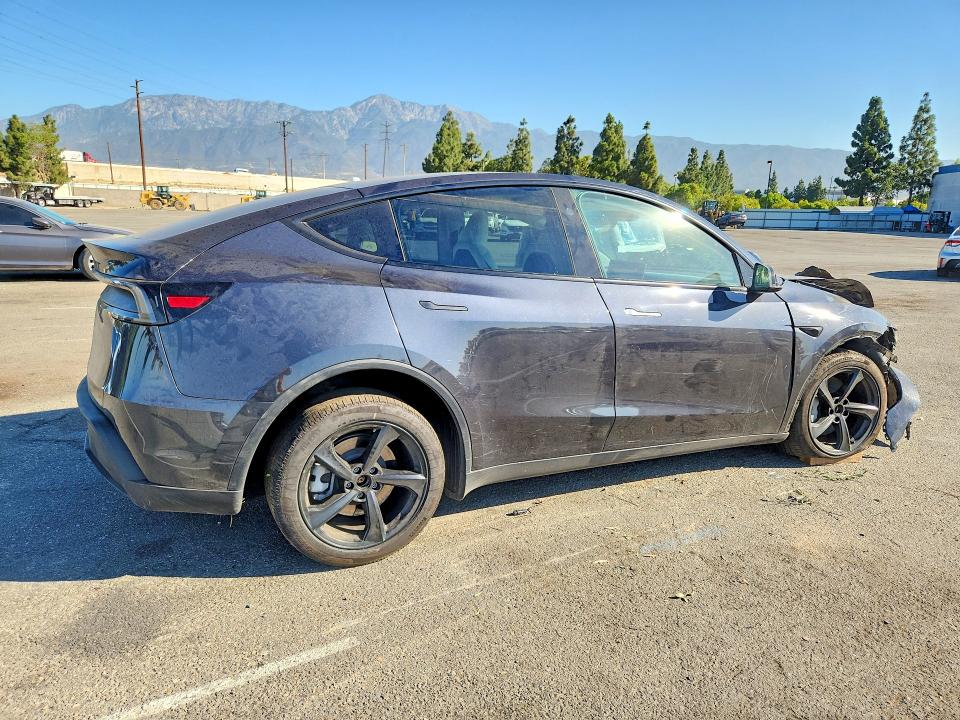 61916176 :رقم المزاد ، 7SAYGDED7TF559054 vin ، 2026 Tesla Model Y مزاد بيع
