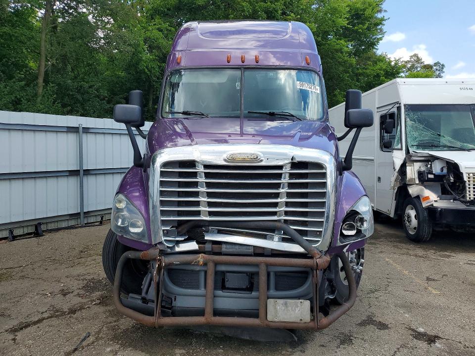 Продажа на аукционе авто 2015 Freightliner Cascadia, vin: 3AKJGLD53FSFN3286, номер лота: 59175276