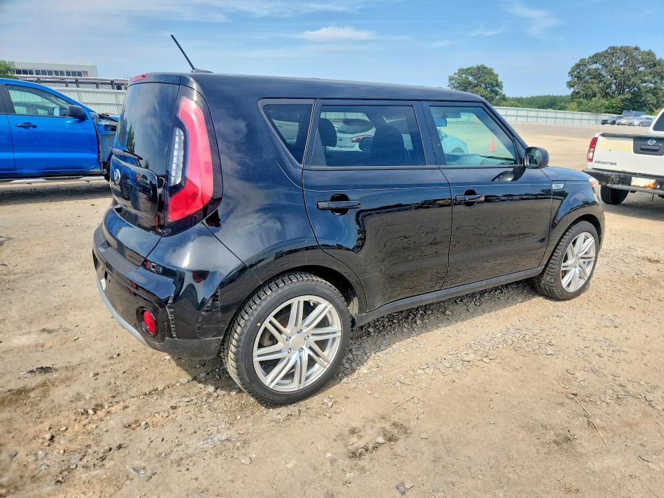Продажа на аукционе авто 2017 Kia Soul, vin: KNDJP3A59H7463835, номер лота: 63541296