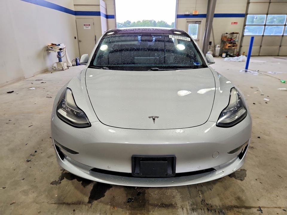 62107996 :رقم المزاد ، 5YJ3E1EA8JF017850 vin ، 2018 Tesla Model 3 مزاد بيع