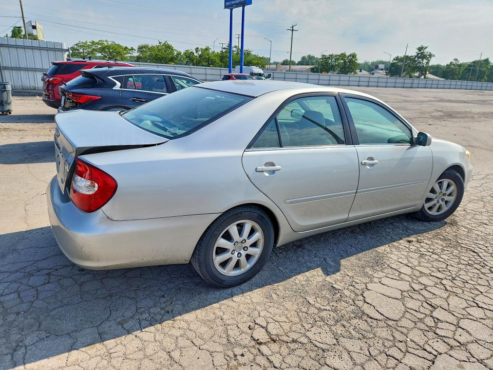 2002 Toyota Camry მანქანა იყიდება აუქციონზე, vin: 4T1BF30K22U506639, აუქციონის ნომერი: 60259506