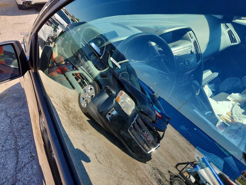 60466306 :رقم المزاد ، 1FADP3F20JL327768 vin ، 2018 Ford Focus مزاد بيع