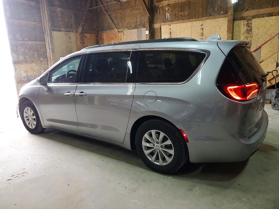 61870996 :رقم المزاد ، 2C4RC1FG5JR113278 vin ، 2018 Chrysler Pacifica مزاد بيع