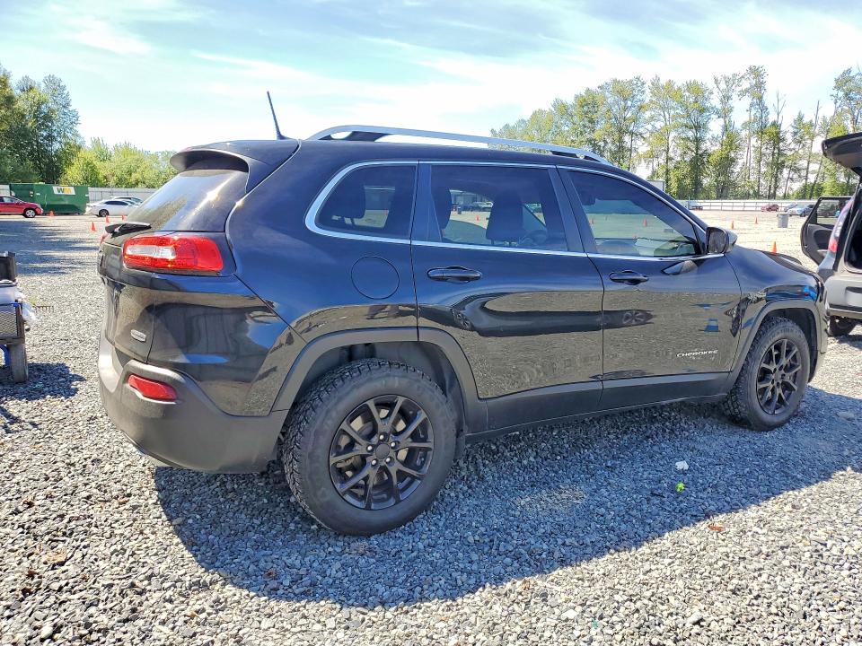 60137126 :رقم المزاد ، 1C4PJMCS7FW768399 vin ، 2015 Jeep Cherokee مزاد بيع