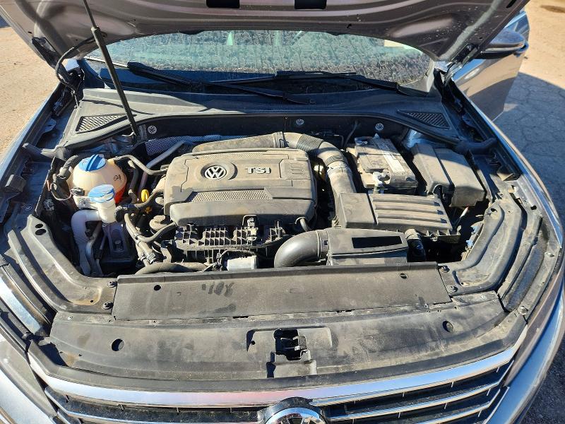 60990066 :رقم المزاد ، 1VWBT7A37HC075772 vin ، 2017 Volkswagen Passat مزاد بيع