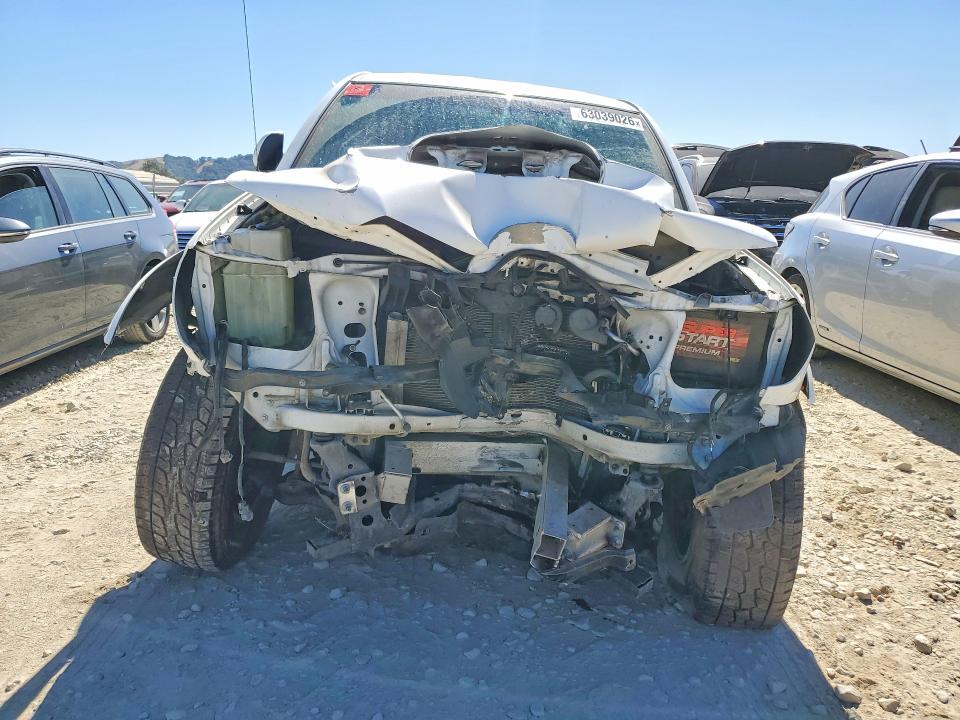 Продаж на аукціоні авто 2015 Toyota Tacoma, vin: 3TMJU4GN6FM185274, номер лоту: 63039026