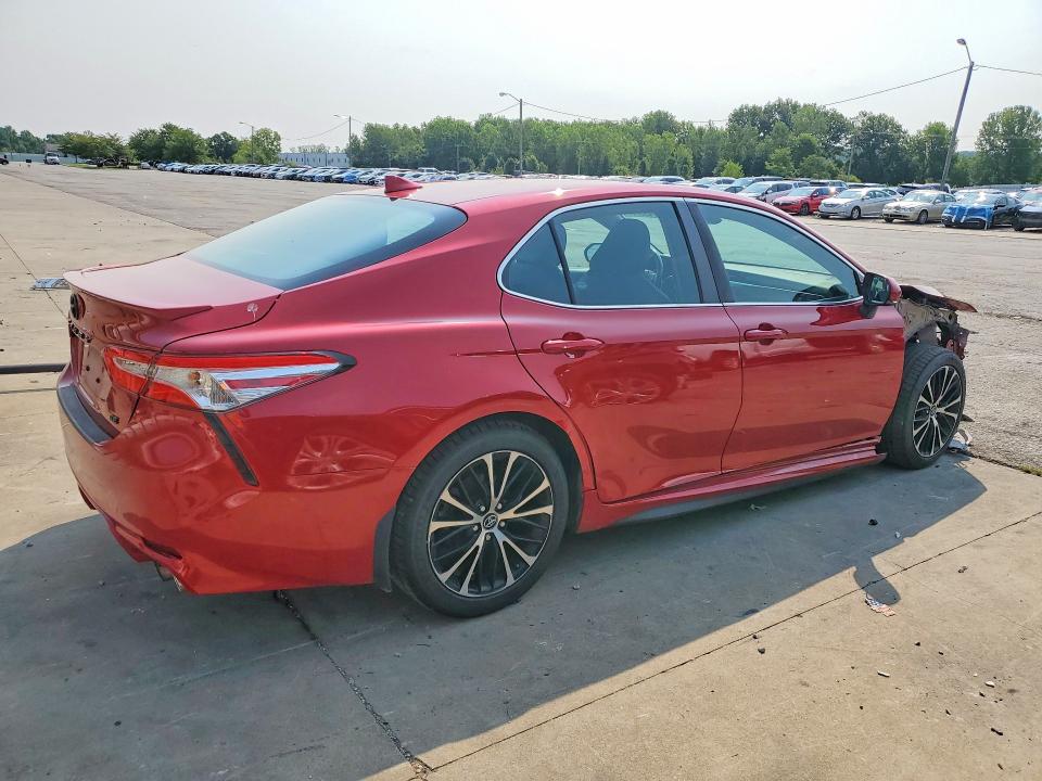 62493736 :رقم المزاد ، 4T1M11AKXLU306362 vin ، 2020 Toyota Camry مزاد بيع